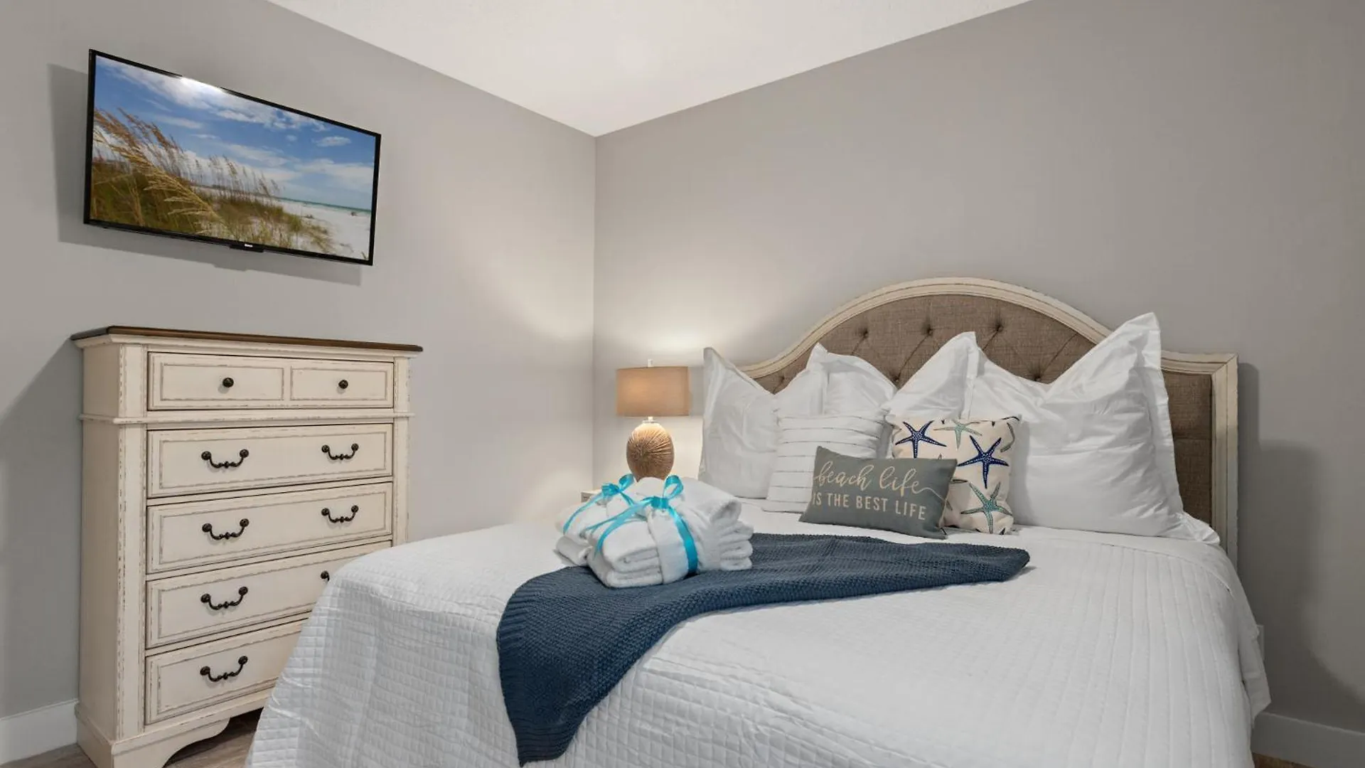 Charming 3/2 Beach House W/ Pool & Golf Cart Included - 1 Min Walk To Beach Panama City Beach 0*,  Ηνωμένες Πολιτείες της Αμερικής